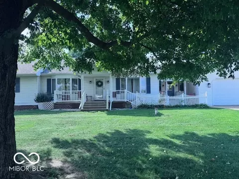 710 S Michigan St, La Paz, IN 46537