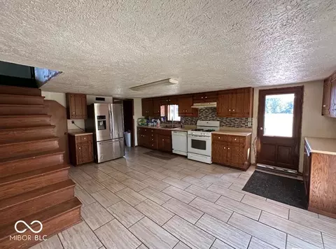7246 W Fall Creek Dr, Pendleton, IN 46064 photo 3