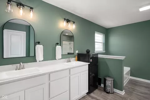 Bath - 357 Carrick Glen Blvd, Pendleton, IN 46064 photo 1 of 2
