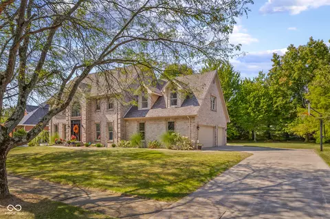 Exterior - 882 Box Turtle Ct, Columbus, IN 47201 photo 3 of 8