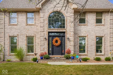 Exterior - 882 Box Turtle Ct, Columbus, IN 47201 photo 2 of 8
