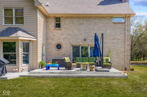 Exterior - 882 Box Turtle Ct, Columbus, IN 47201 photo 7 of 8