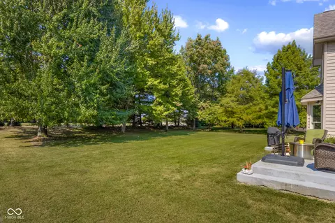 Exterior - 882 Box Turtle Ct, Columbus, IN 47201 photo 5 of 8