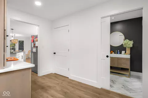 Entry Way - 882 Box Turtle Ct, Columbus, IN 47201 photo 6 of 9