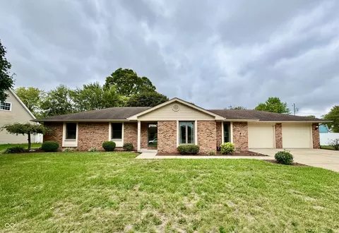 728 S Sycamore Rd, Seymour, IN 47274