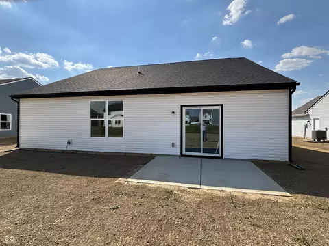 8138 Camellia Ln, Pendleton, IN 46064 photo 7
