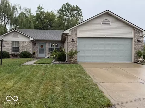 290 Polk Manor Dr, Greenwood, IN 46143