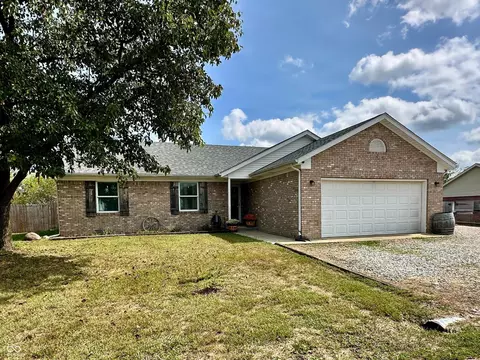 1315 Hillsborough Ct, Martinsville, IN 46151