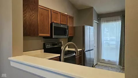 Kitchen - 6615 Captiva Pass, Plainfield, IN 46168 photo 3 of 3