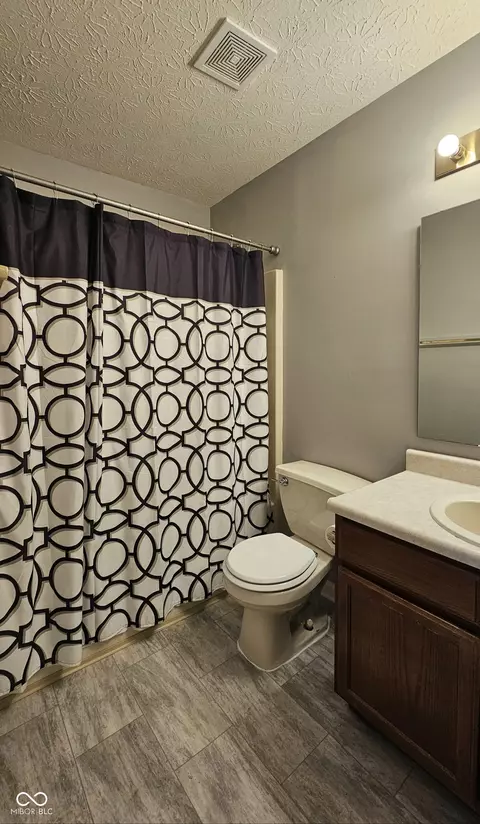 Bath - 6615 Captiva Pass, Plainfield, IN 46168 photo 2 of 2