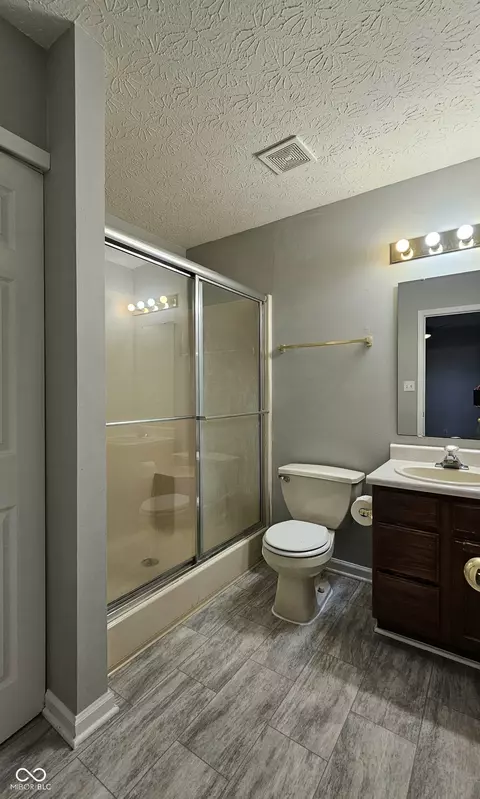 Bath - 6615 Captiva Pass, Plainfield, IN 46168 photo 1 of 2