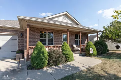 289 W Raymond Ave, Trafalgar, IN 46181