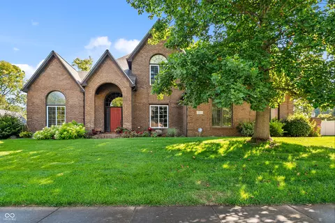 3665 Woodfield Pl, Columbus, IN 47203