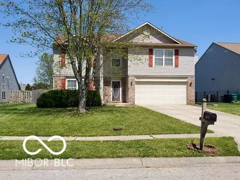 7723 Crooked Meadows Dr, Indianapolis, IN 46268