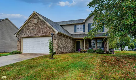 5723 Oakcrest Dr, Indianapolis, IN 46237