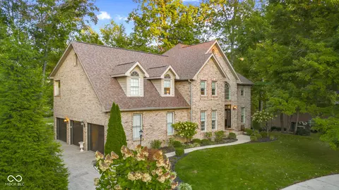 875 Baywood Ct, Columbus, IN 47201