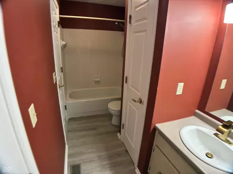 Bath - 464 E St Clair St, Indianapolis, IN 46202 photo 2 of 4