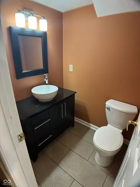 Bath - 464 E St Clair St, Indianapolis, IN 46202 photo 4 of 4