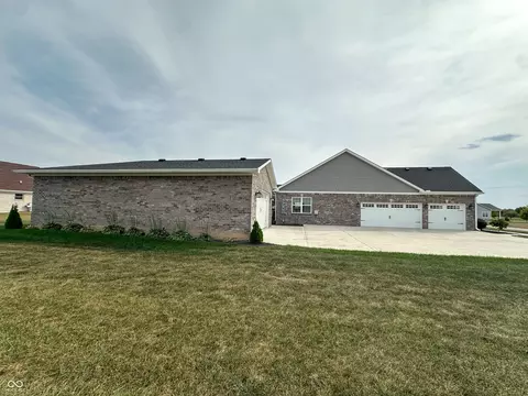 Exterior - 112 Eagle Dr, Covington, IN 47932 photo 5 of 9