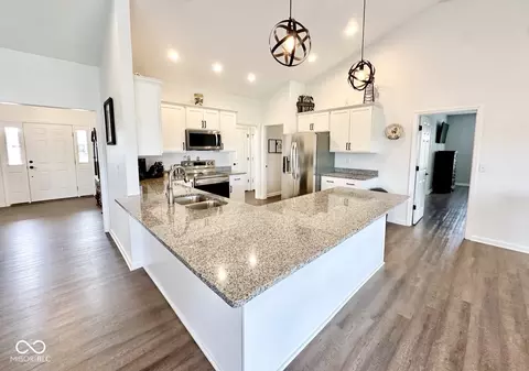 Kitchen - 112 Eagle Dr, Covington, IN 47932 photo 1 of 2