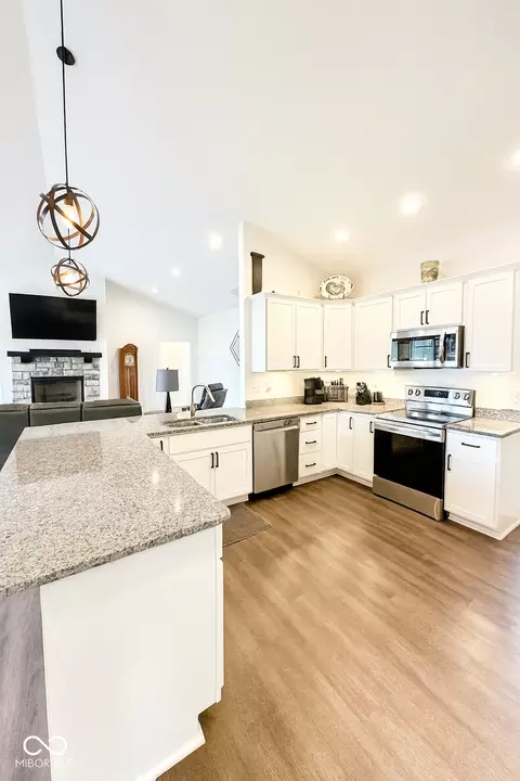Kitchen - 112 Eagle Dr, Covington, IN 47932 photo 2 of 2