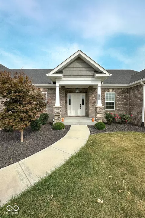 Exterior - 112 Eagle Dr, Covington, IN 47932 photo 2 of 9