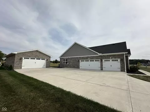 Exterior - 112 Eagle Dr, Covington, IN 47932 photo 4 of 9