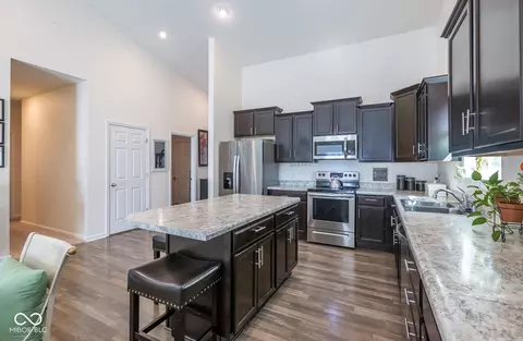 Kitchen - 6607 Laurelwood Dr, Pendleton, IN 46064 photo 2 of 2