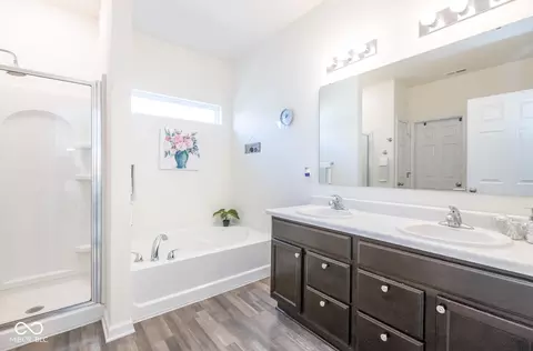 Bath - 6607 Laurelwood Dr, Pendleton, IN 46064 photo 1 of 2