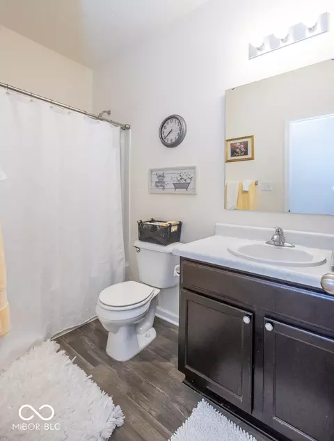 Bath - 6607 Laurelwood Dr, Pendleton, IN 46064 photo 2 of 2