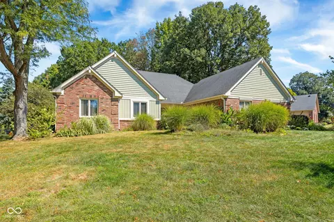 6118 Deerwood Dr, Greenwood, IN 46143