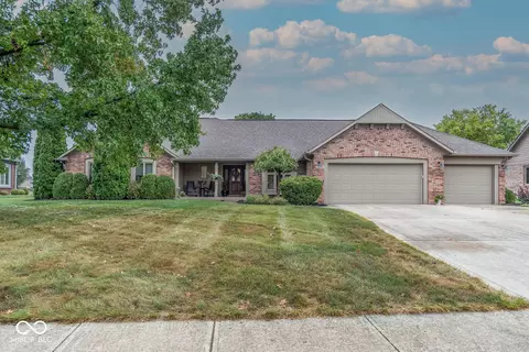 2545 Willow St, Greenwood, IN 46143