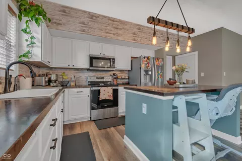 Kitchen - 10953 Roundtree Rd, Fishers, IN 46037 photo 3 of 4