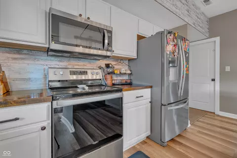 Kitchen - 10953 Roundtree Rd, Fishers, IN 46037 photo 2 of 4