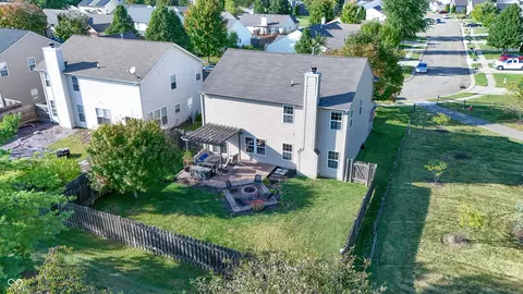 View/Area - 10953 Roundtree Rd, Fishers, IN 46037 photo 2 of 10