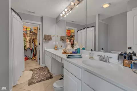 Bath - 10953 Roundtree Rd, Fishers, IN 46037 photo 3 of 4