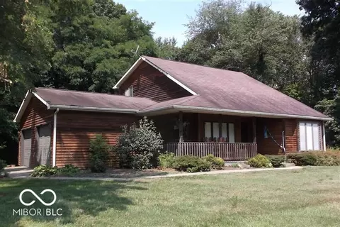 10840 E Heywood Dr, Seymour, IN 47274