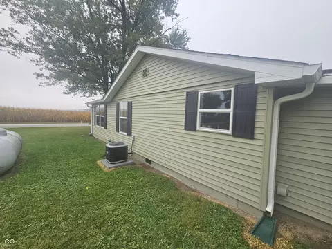 208 E Midway St, Colfax, IN 46035 photo 3