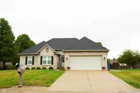 1034 Fallway Dr, Shelbyville, IN 46176