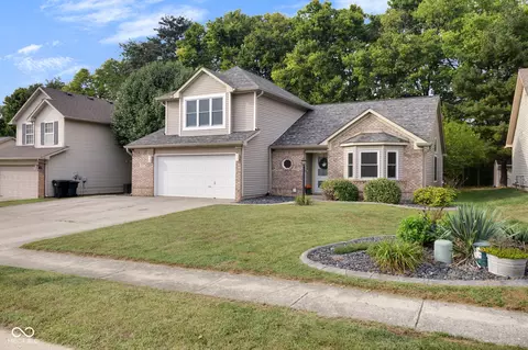 1015 E Killian Dr, Mooresville, IN 46158