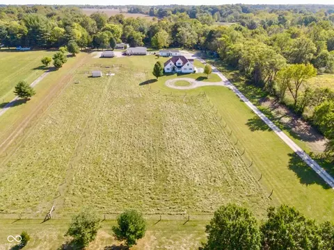 5993 S 300 W, Trafalgar, IN 46181
