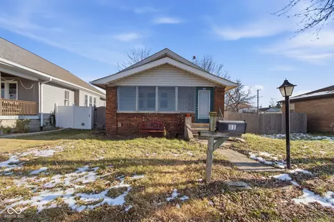 81 N 8th Ave, Beech Grove, IN 46107