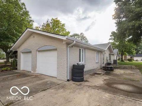 Exterior - 265 Raintree Dr, Danville, IN 46122 photo 11 of 12