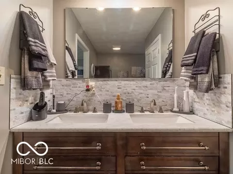 Bath - 265 Raintree Dr, Danville, IN 46122 photo 1 of 4