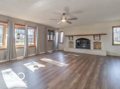 Living - 265 Raintree Dr, Danville, IN 46122 photo 3 of 4