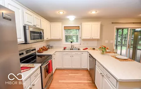 Kitchen - 4592 E Donington Dr, Bloomington, IN 47401 photo 2 of 9