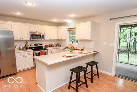 Kitchen - 4592 E Donington Dr, Bloomington, IN 47401 photo 8 of 9