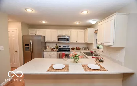Kitchen - 4592 E Donington Dr, Bloomington, IN 47401 photo 6 of 9