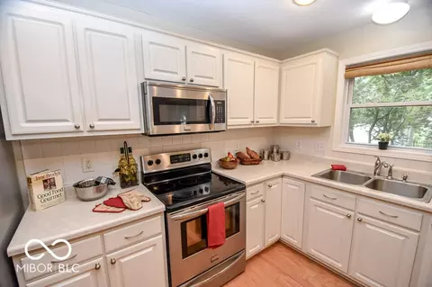 Kitchen - 4592 E Donington Dr, Bloomington, IN 47401 photo 3 of 9