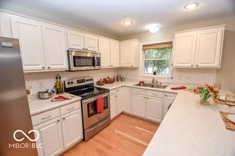 Kitchen - 4592 E Donington Dr, Bloomington, IN 47401 photo 4 of 9